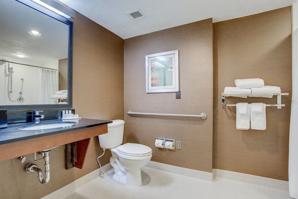 FAIRFIELD INN BY MARRIOTT BURLINGTON WILLISTON 18/40