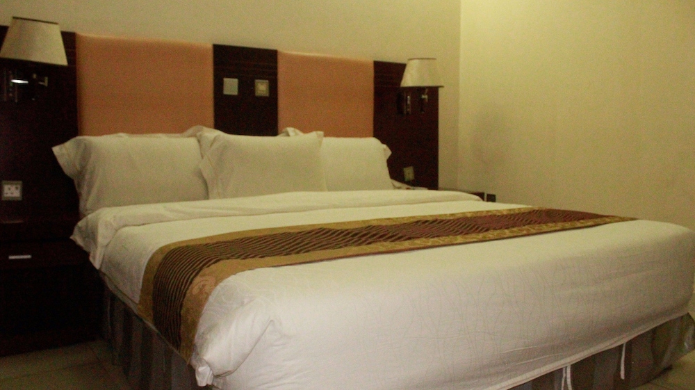 Barcelona Hotels Abuja 18/50