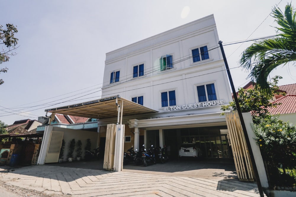 Reddoorz Near Hermes Place Polonia Medan 1/34
