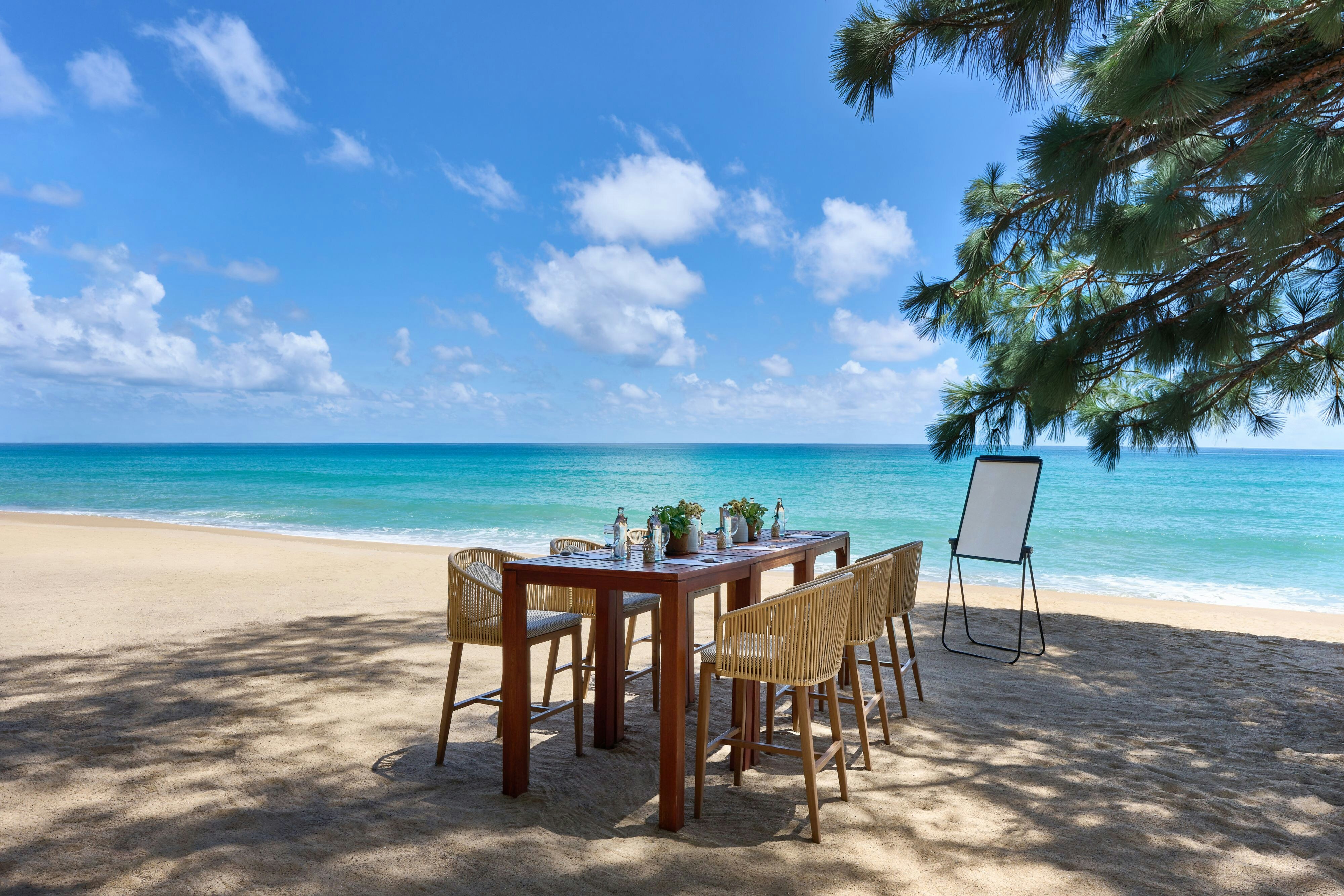 Le Meridien Phuket Mai Khao Beach Resort 56/60