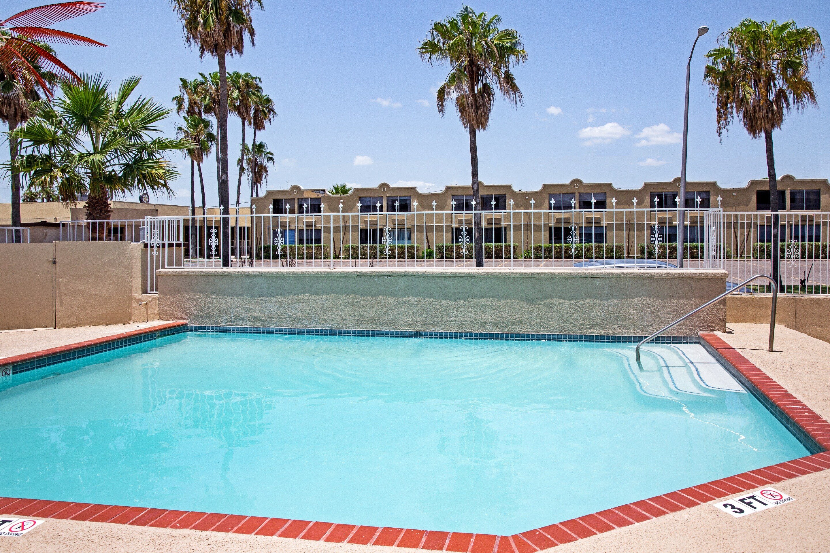 OYO Hotel McAllen Airport South 37/61