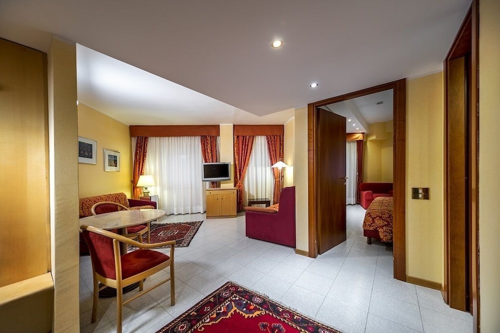 5 Miglia Hotel & Spa 61/66
