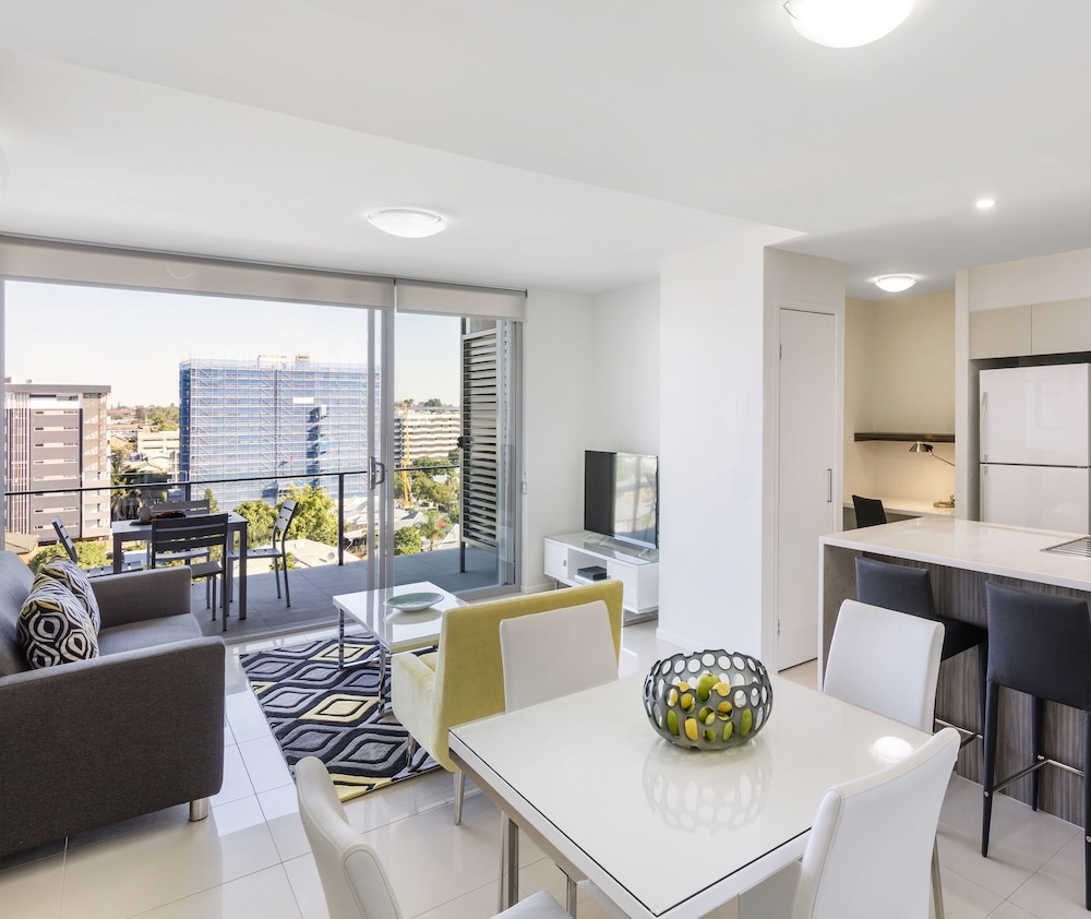 Oaks Brisbane Woolloongabba Suites 58/73