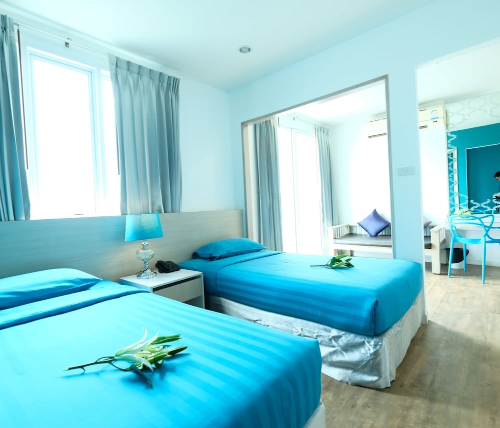 ROOM, DOUBLE BED