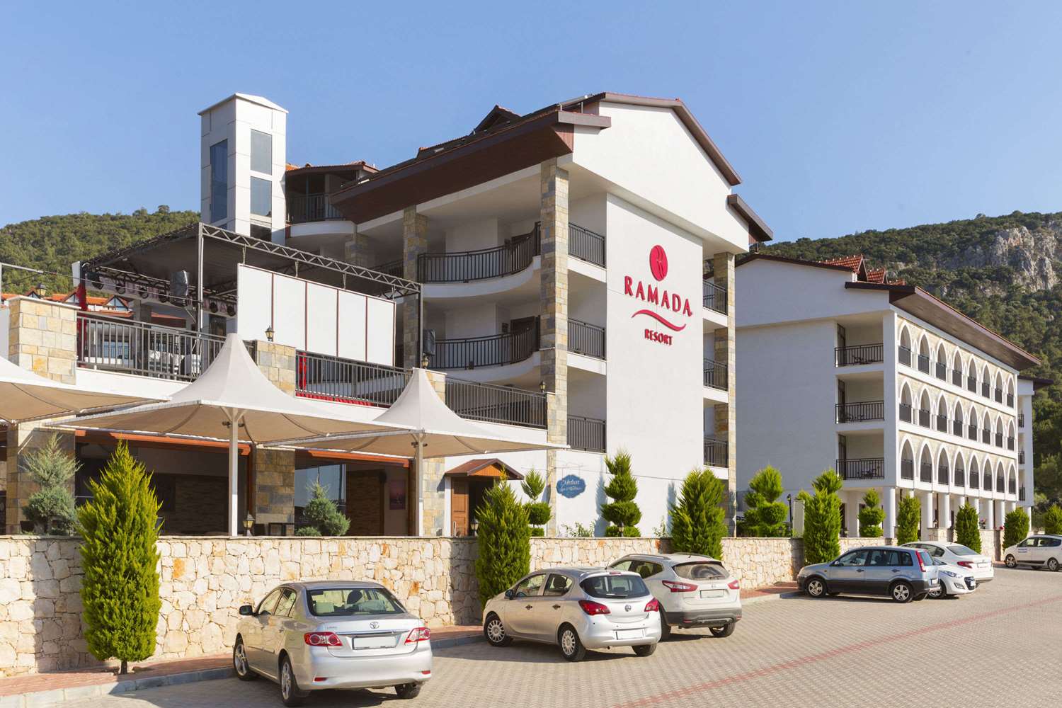 Ramada Resort by Wyndham Akbuk 15/18