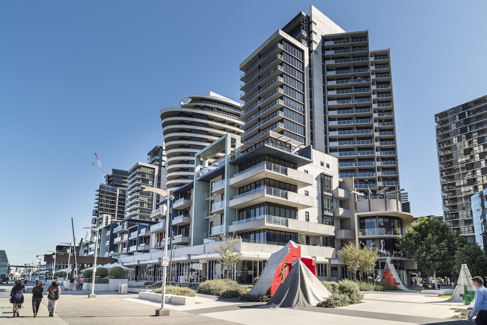 Akom Docklands 37/50