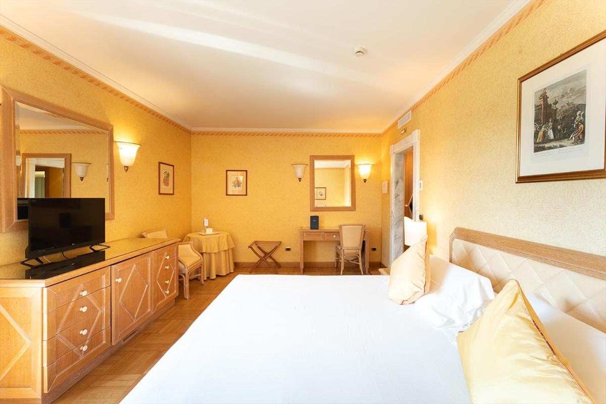 Room, Queen Bed, Accessible