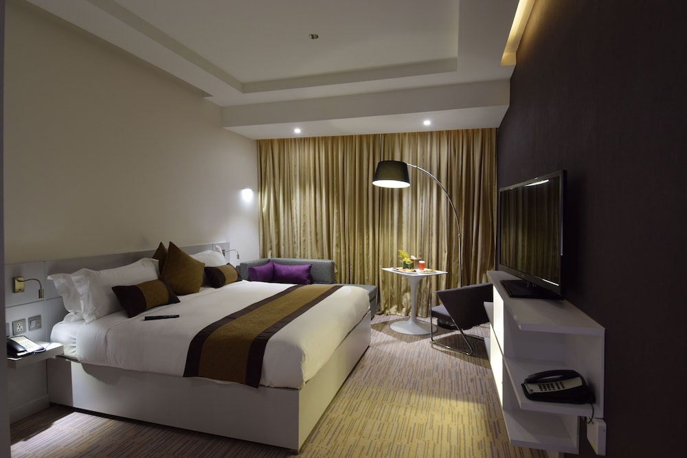 أجنحة نوفوتيل الرياض ديار(Sunday Hotel Al Olaya formerly Novotel Suites Riyadh Centre) 11/75