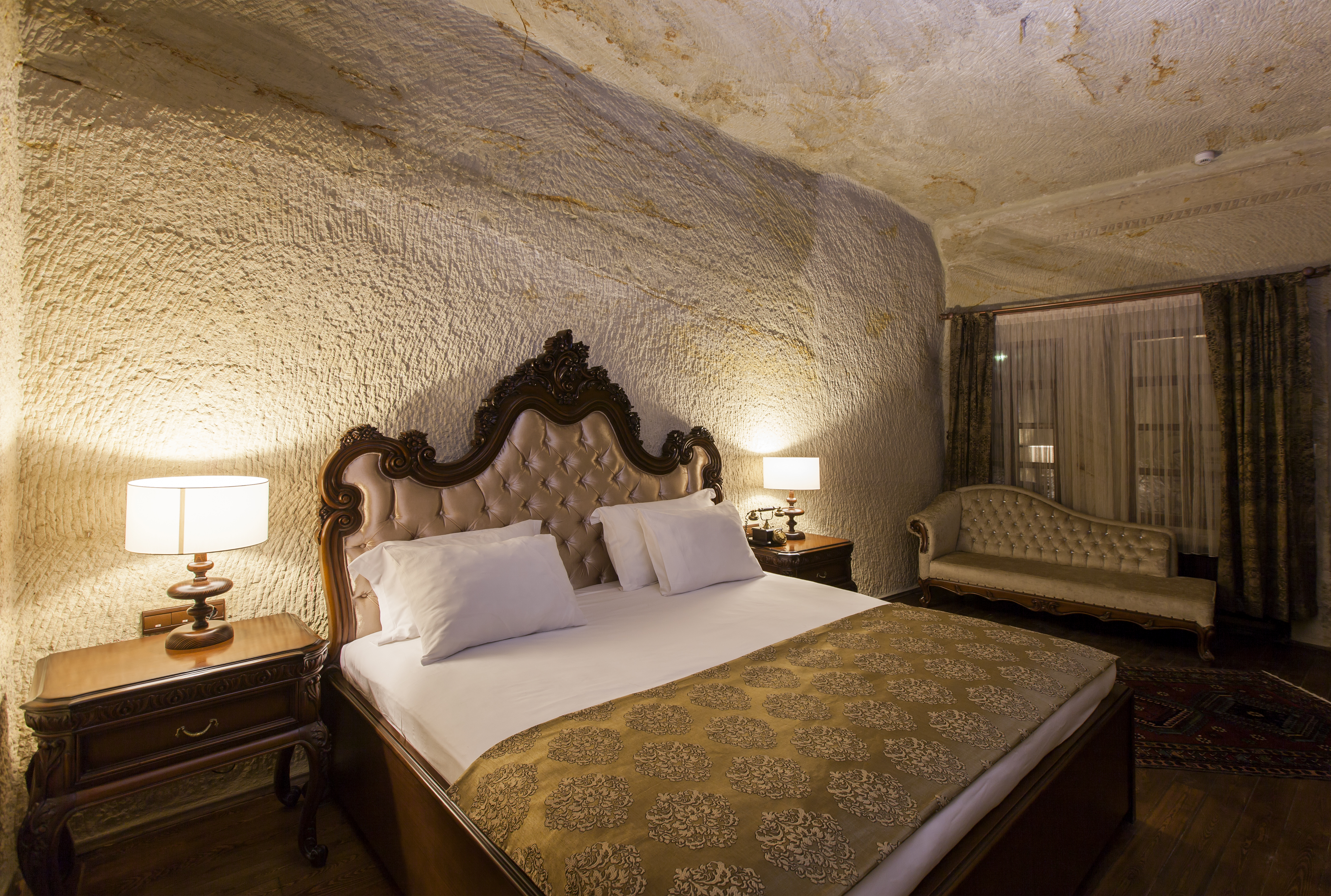DELUXE, DOUBLE BED