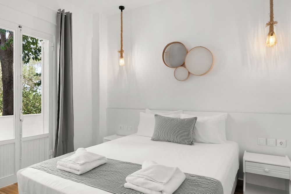 2 BEDROOMS, SUITE, PRIVATE POOL