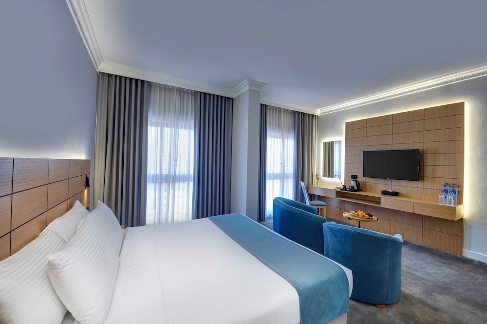 LOTUS GRAND HOTEL 8/50