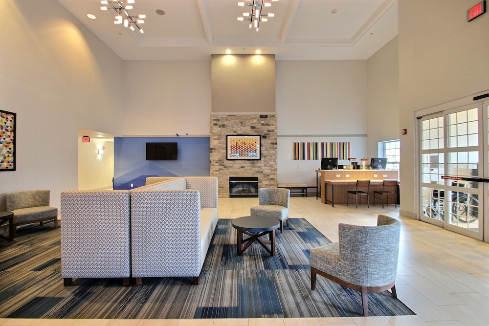 Holiday Inn Express Hotel And Suites Milwaukee Airport 46/74