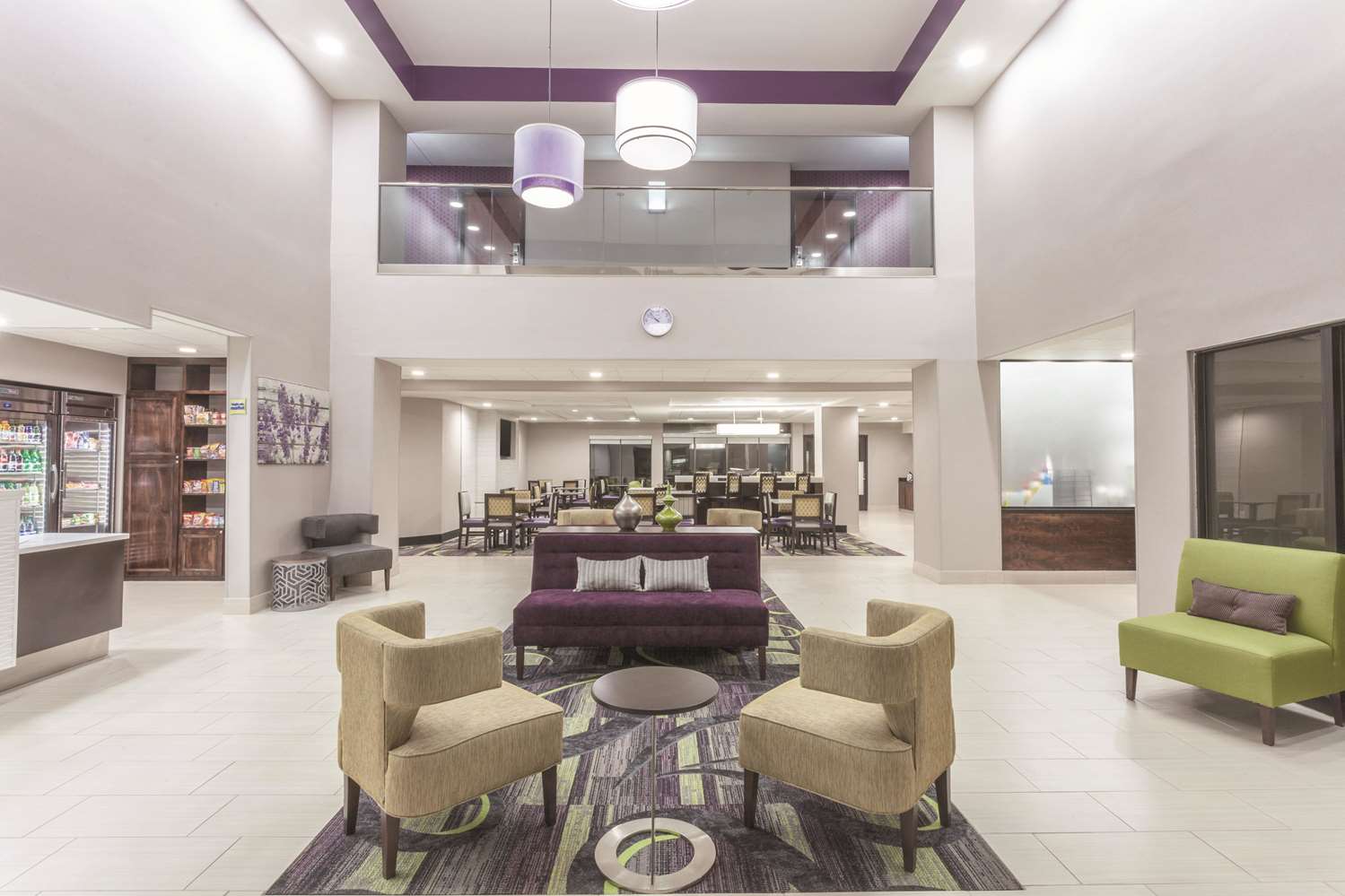 La Quinta Inn & Suites by Wyndham Columbus North 6/15