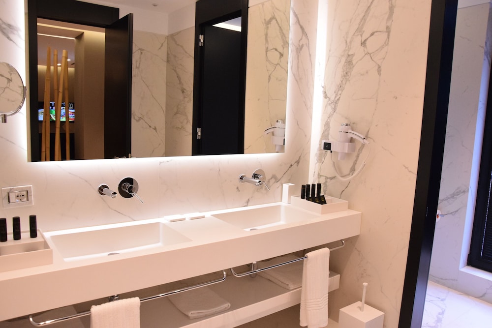 Unik Hotel 47/50