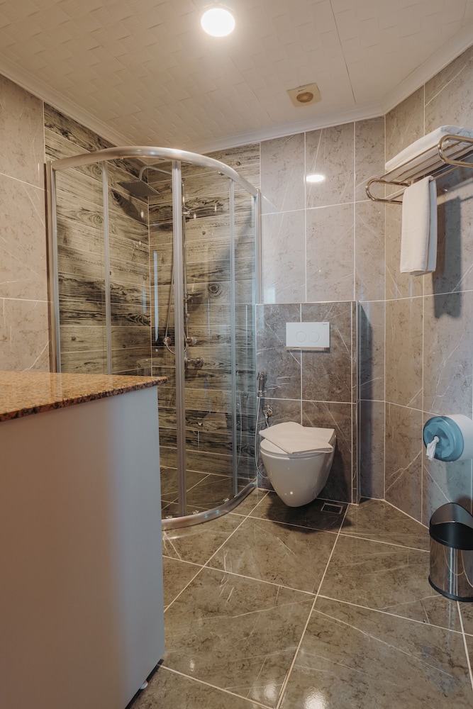 Empula Hotel & Residences 49/50