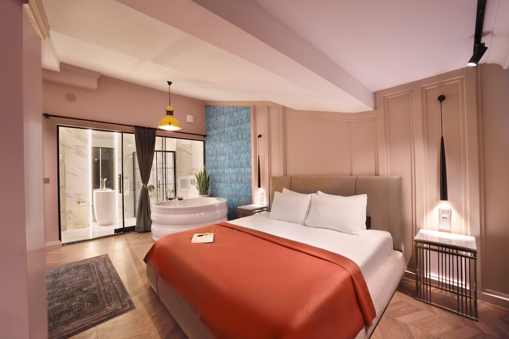 Spa, Suite, Queen Bed, Sofa, Terrace
