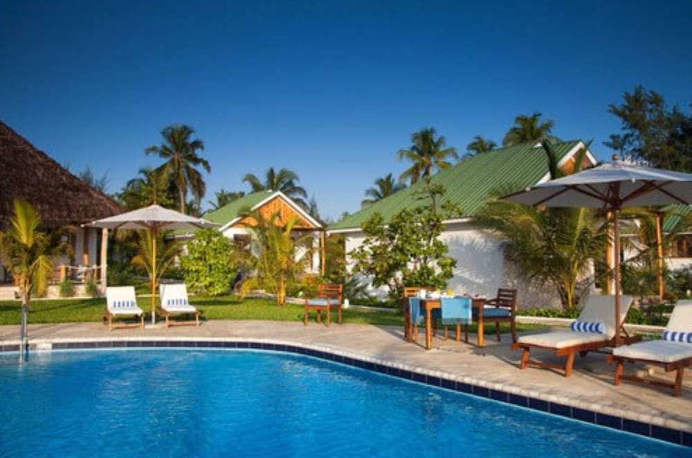 Kisiwa on the Beach 30/33