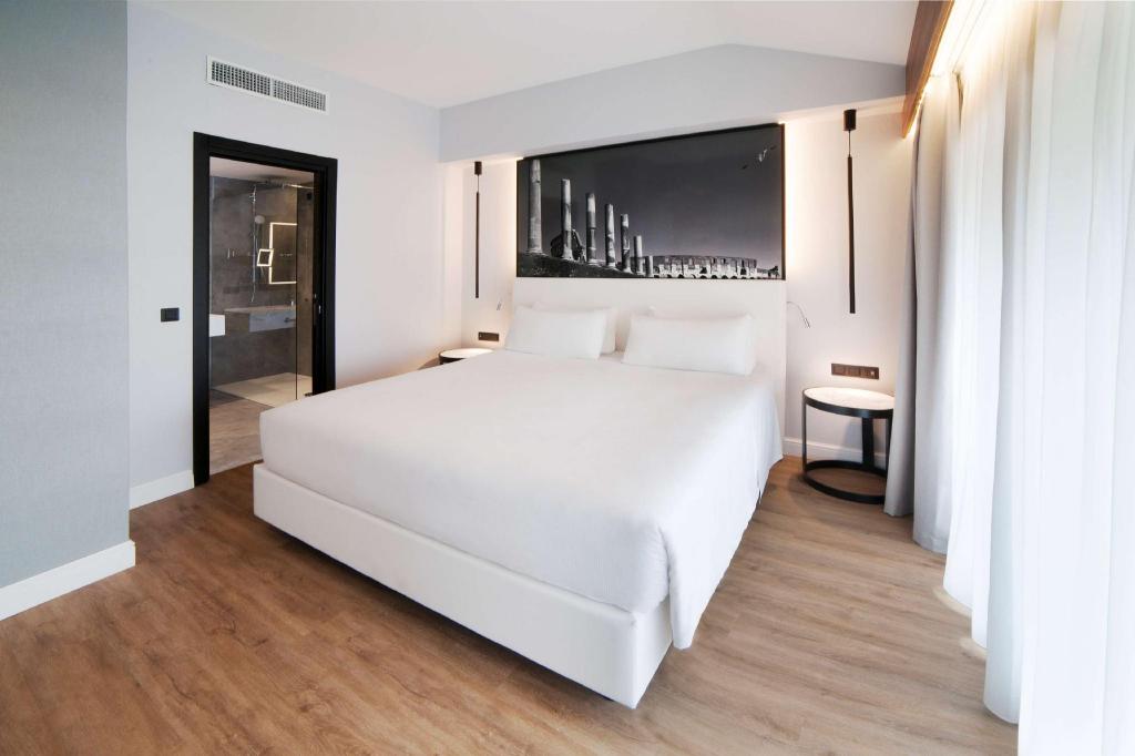 Suite, King Bed, Sofa, Terrace