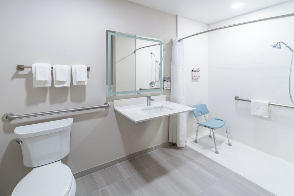 Holiday Inn Express Hotel And Suites Denver North Thornton 69/69
