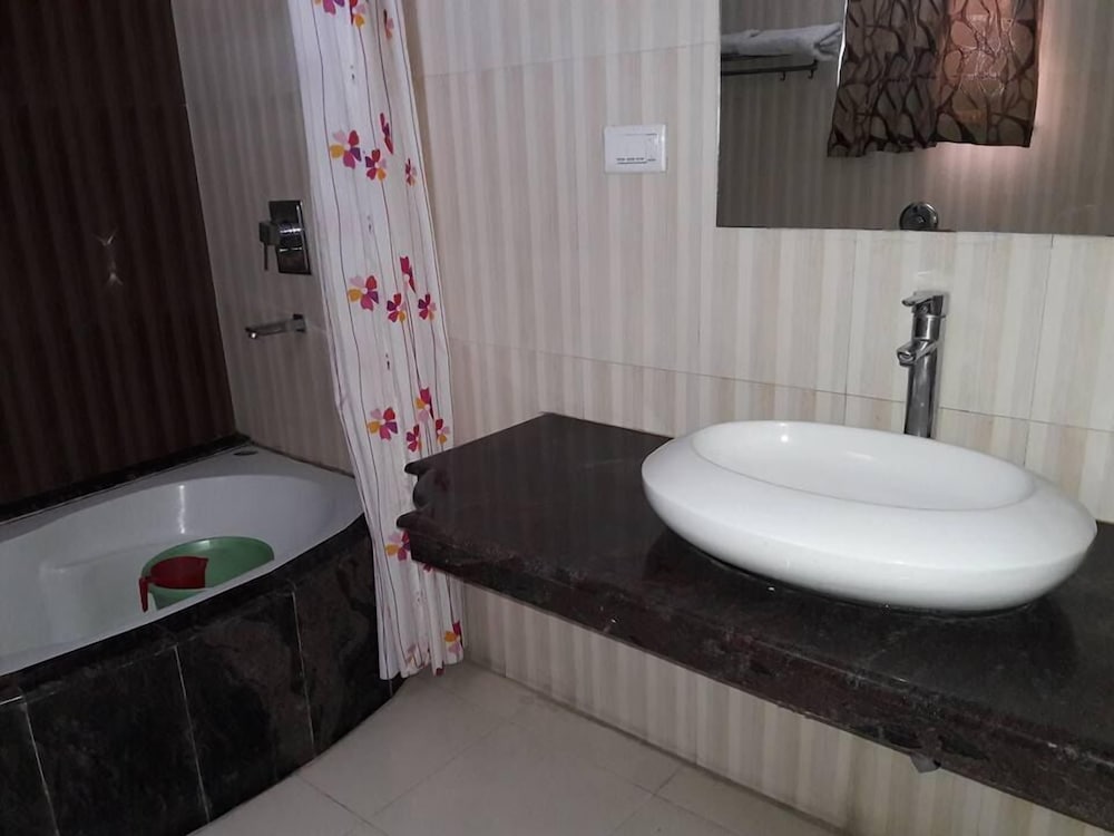 Hotel Raj Residency 33/35