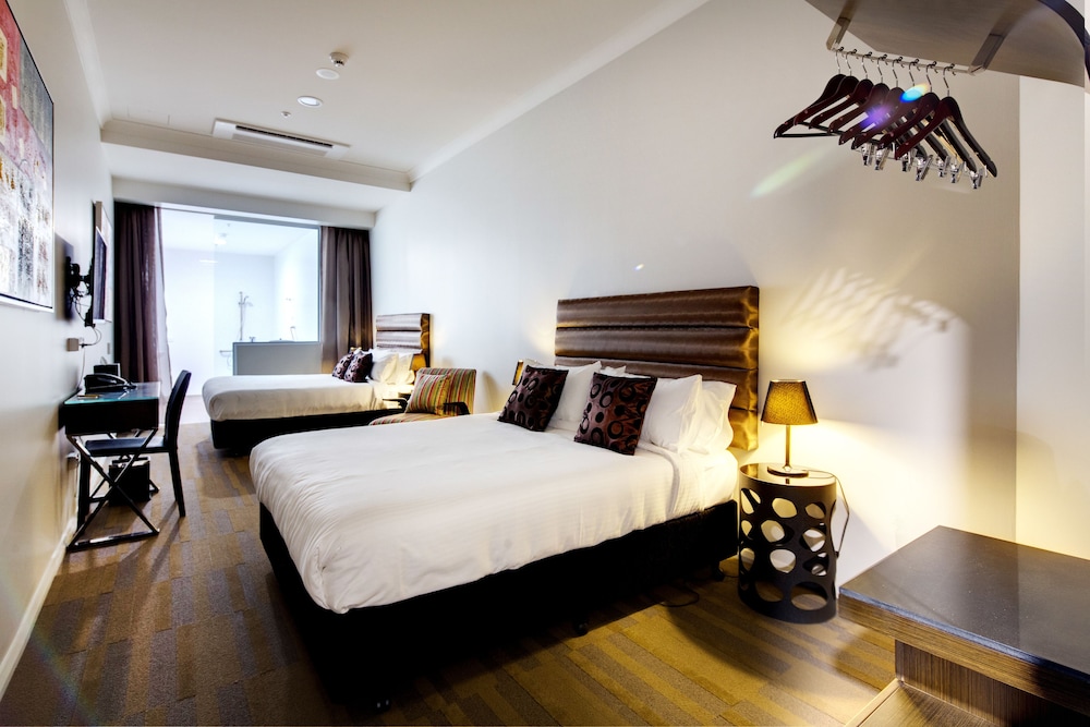 57 HOTEL 17/46
