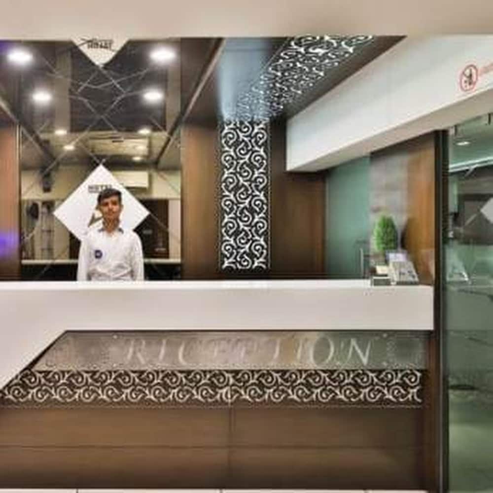 HOTEL AMBER 4/46