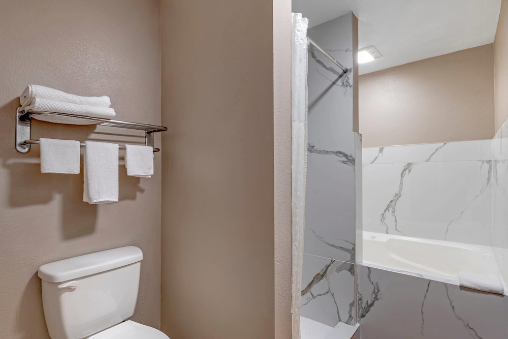 Quality Inn & Suites New Boston - Texarkana West 58/61