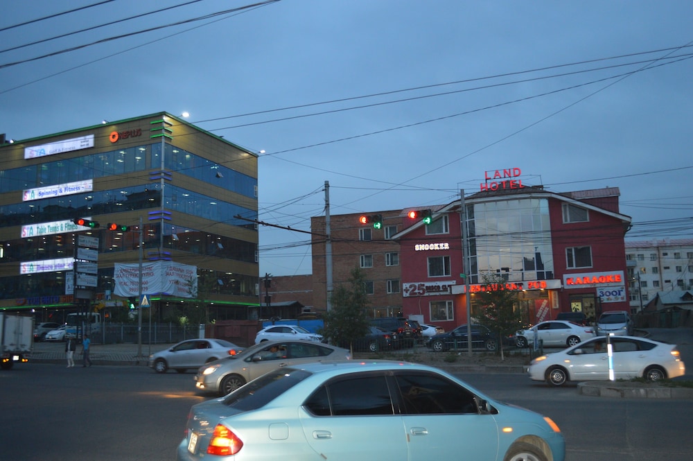 Land Hotel 44/50