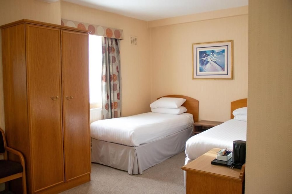 BASIC, QUADRUPLE, MULTIPLE BEDS, PRIVATE BATHROOM