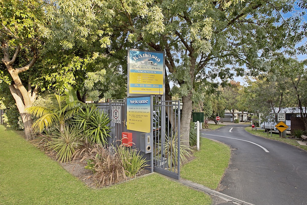 Kanasta Caravan Park 42/50
