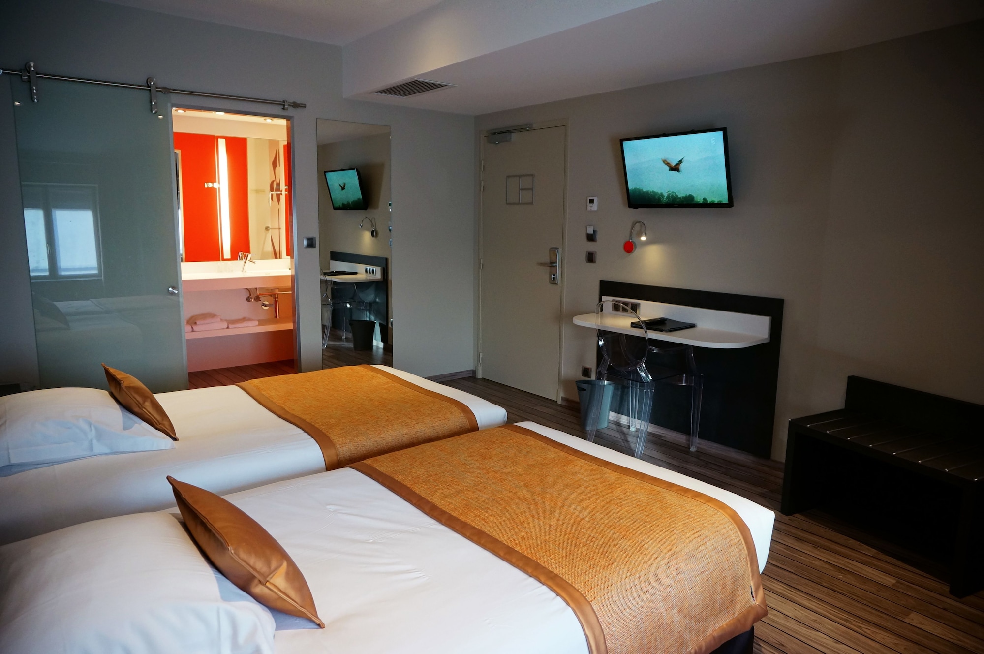 Superior, Twin Beds