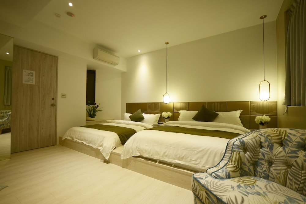 LUXURY, QUADRUPLE