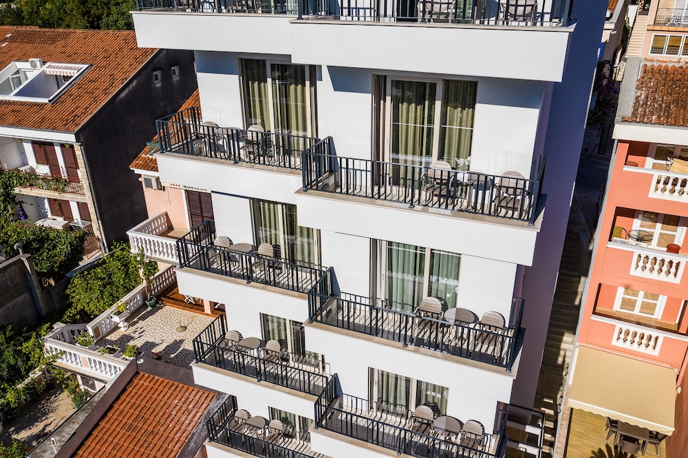 Bono Hotel in BECICI