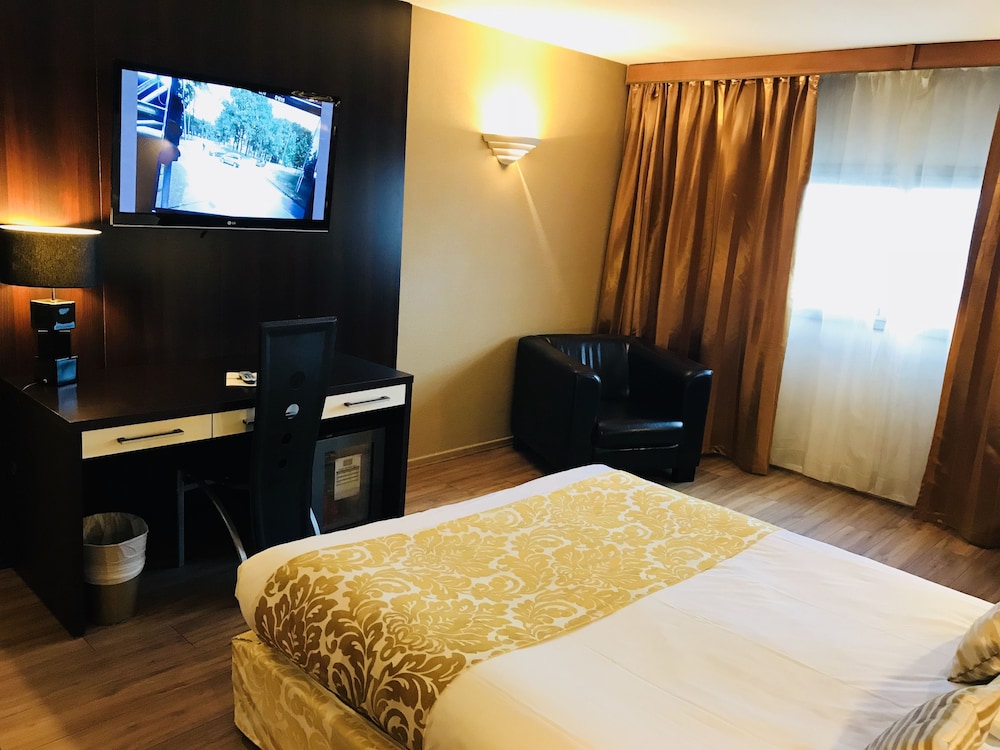 Grand Hotel de Nimes 26/81