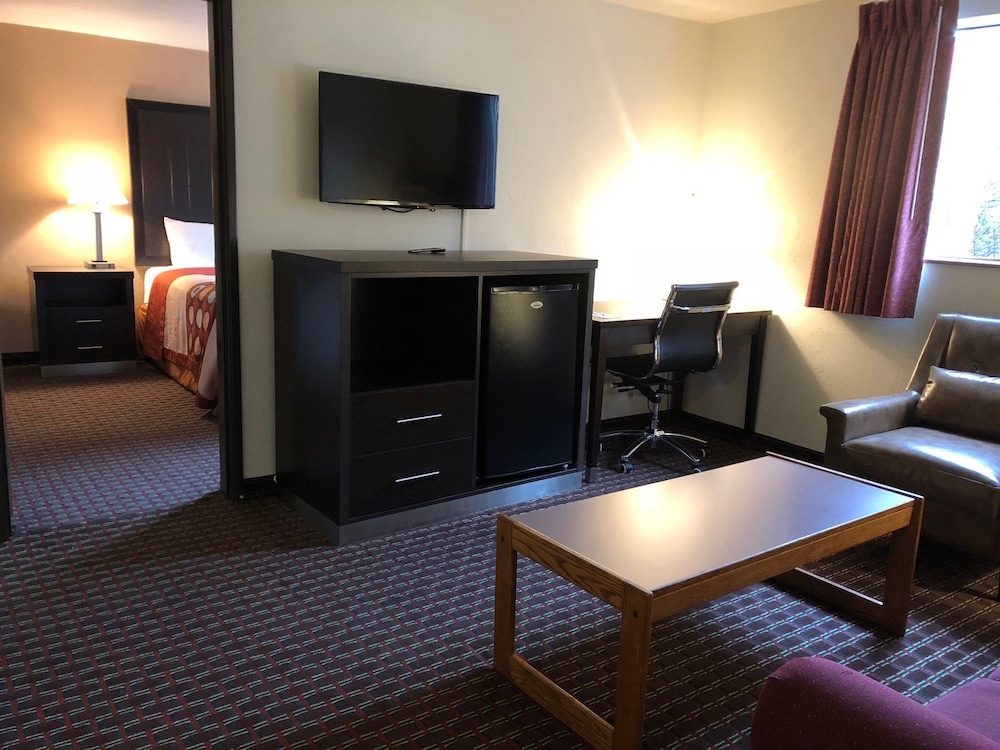 Super 8 By Wyndham Lacey Olympia Area 44/52
