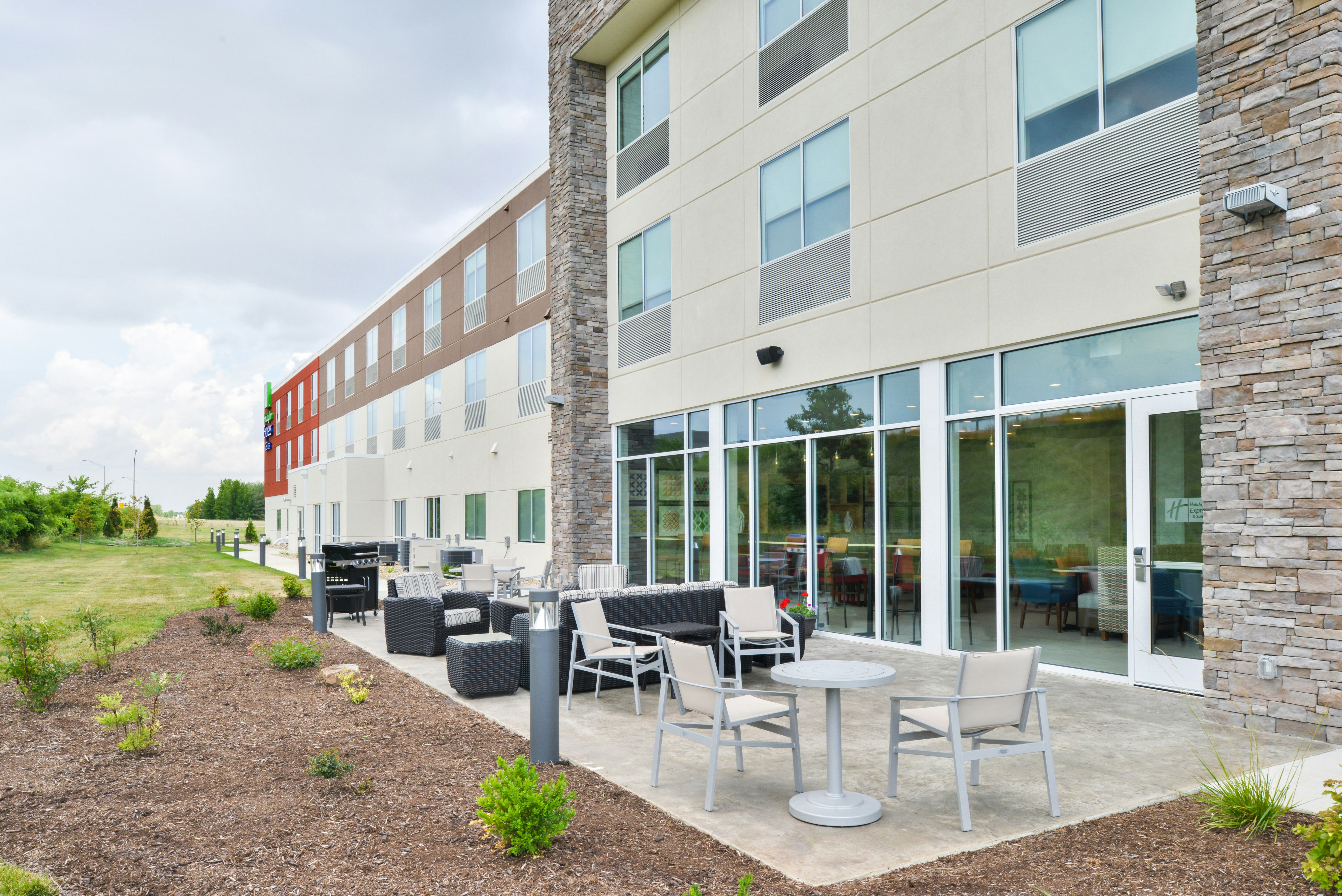 Holiday Inn Express And Suites Salem 45/45