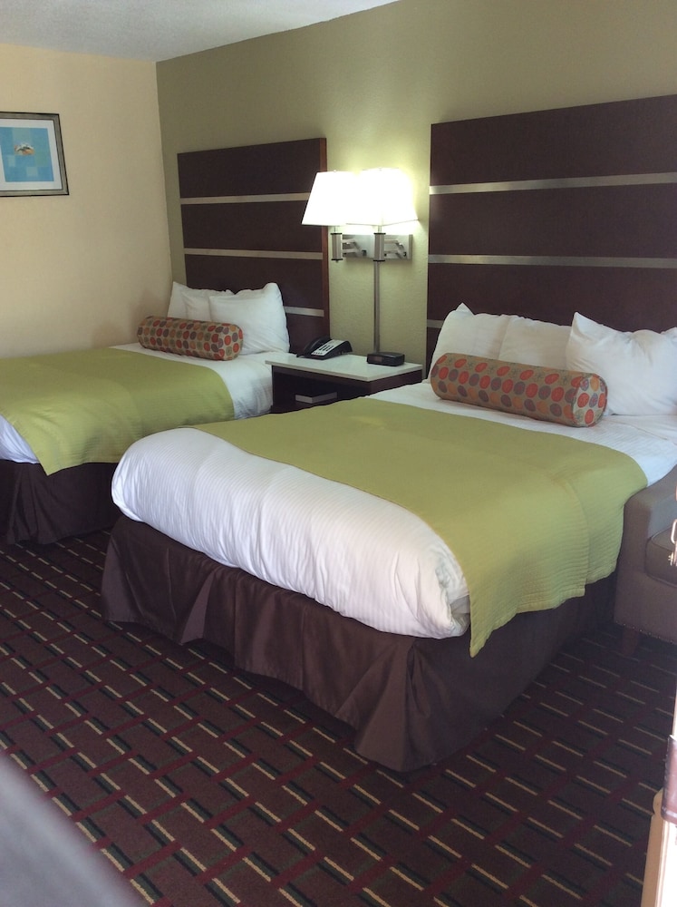 Days Inn by Wyndham Cornelia 13/21