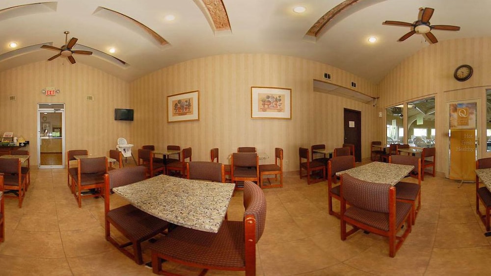 Rodeway Inn & Suites Youngstown 35/60