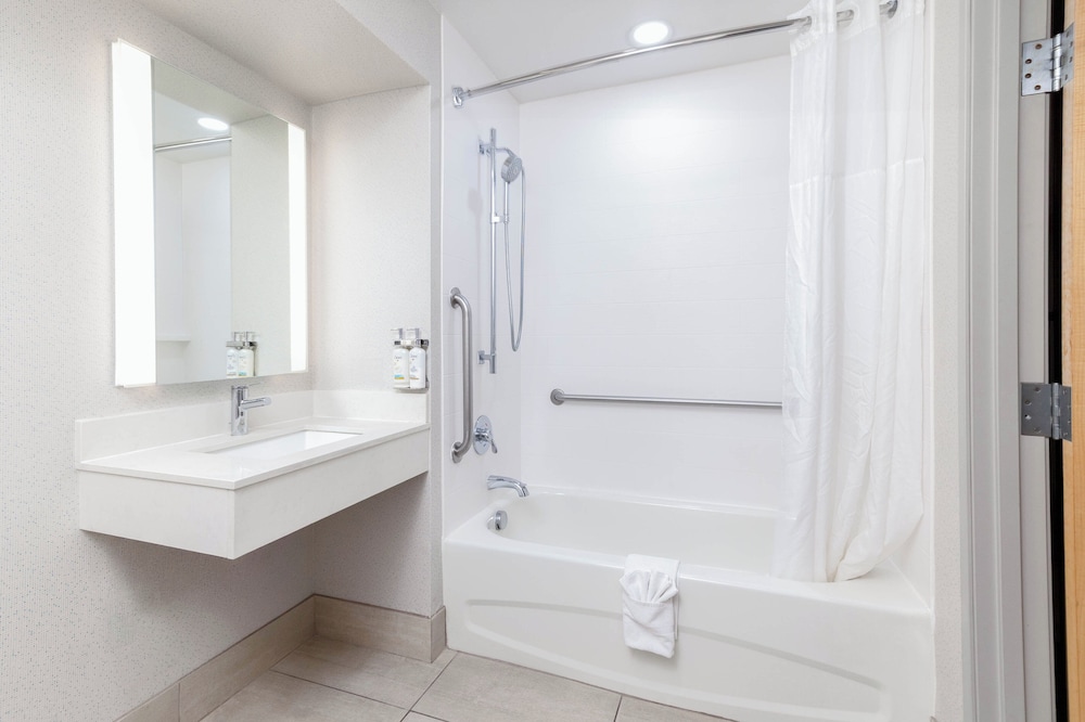 جناح بسريرين كوين لذوي الإعاقة، Holiday Inn Express & Suites Las Vegas SW Spring Valley, an IHG Hotel 5/5