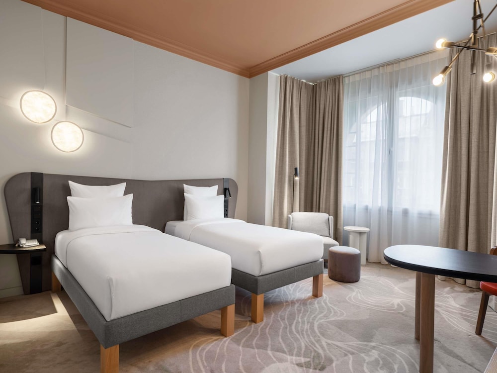 SUPERIOR, TWIN BEDS
