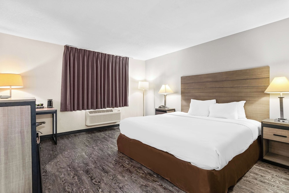 ROOM, KING BED, ACCESSIBLE