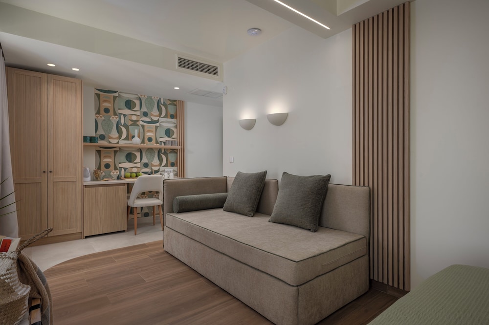 Sandy Seaside Suites 46/66