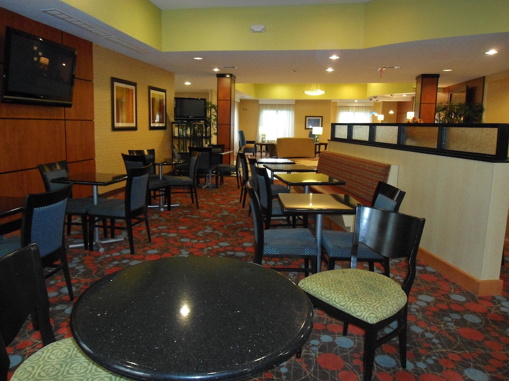 Holiday Inn Express Hotel Suites Atlanta East Lithonia 53/66