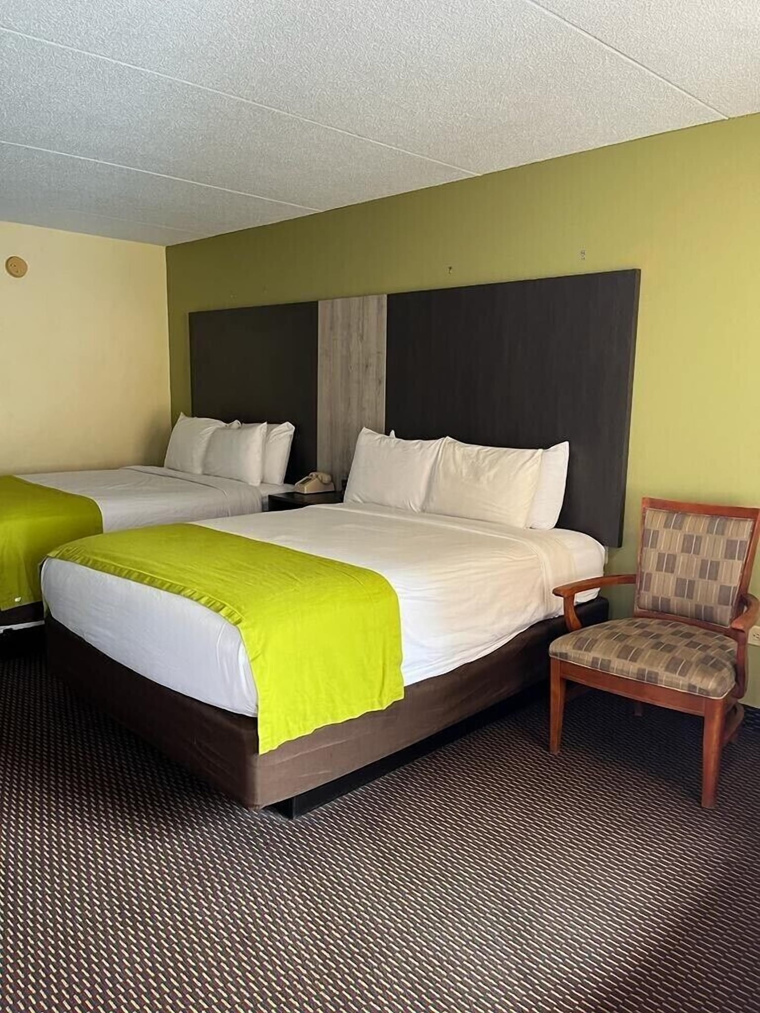 STANDARD, 2 DOUBLE BEDS