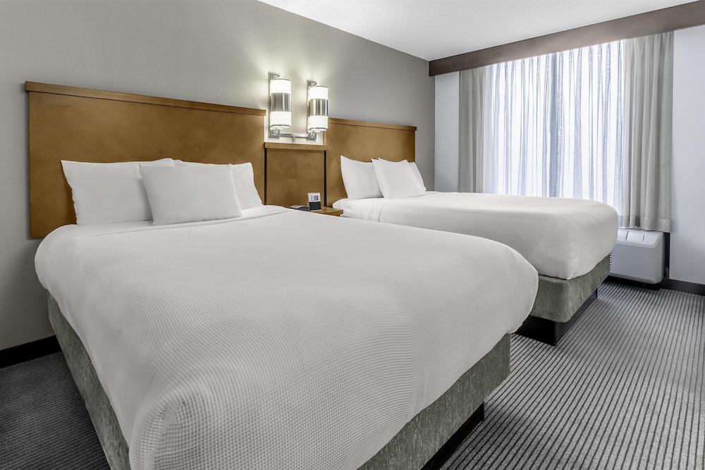 Hyatt Place Charlotte Airport / Billy Graham Parkway 13/65