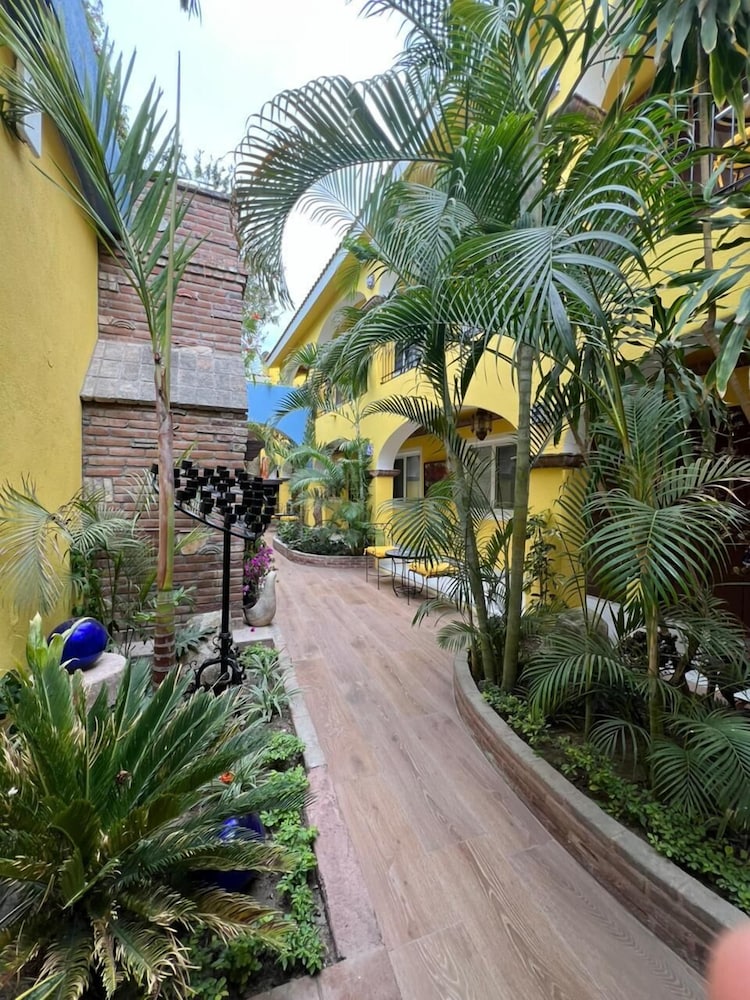 El Encanto Inn Hotel Spa And Suites 33/43
