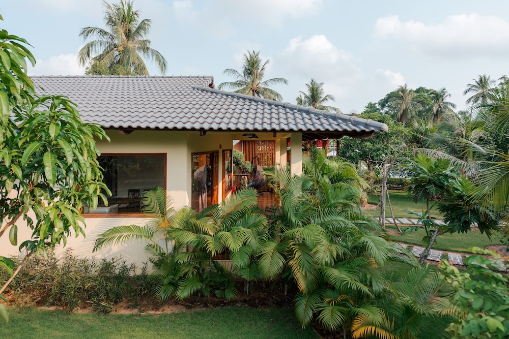 Elwood Premier Resort Phu Quoc 1/30