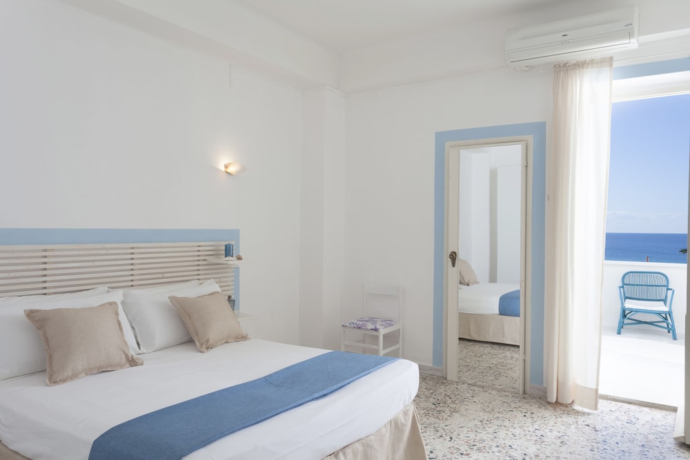 Sud Beach Hotel 11/53