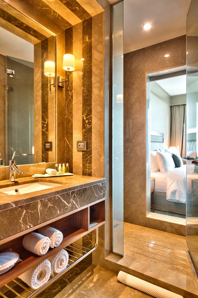 Renaissance Istanbul Polat Bosphorus Hotel 17/68