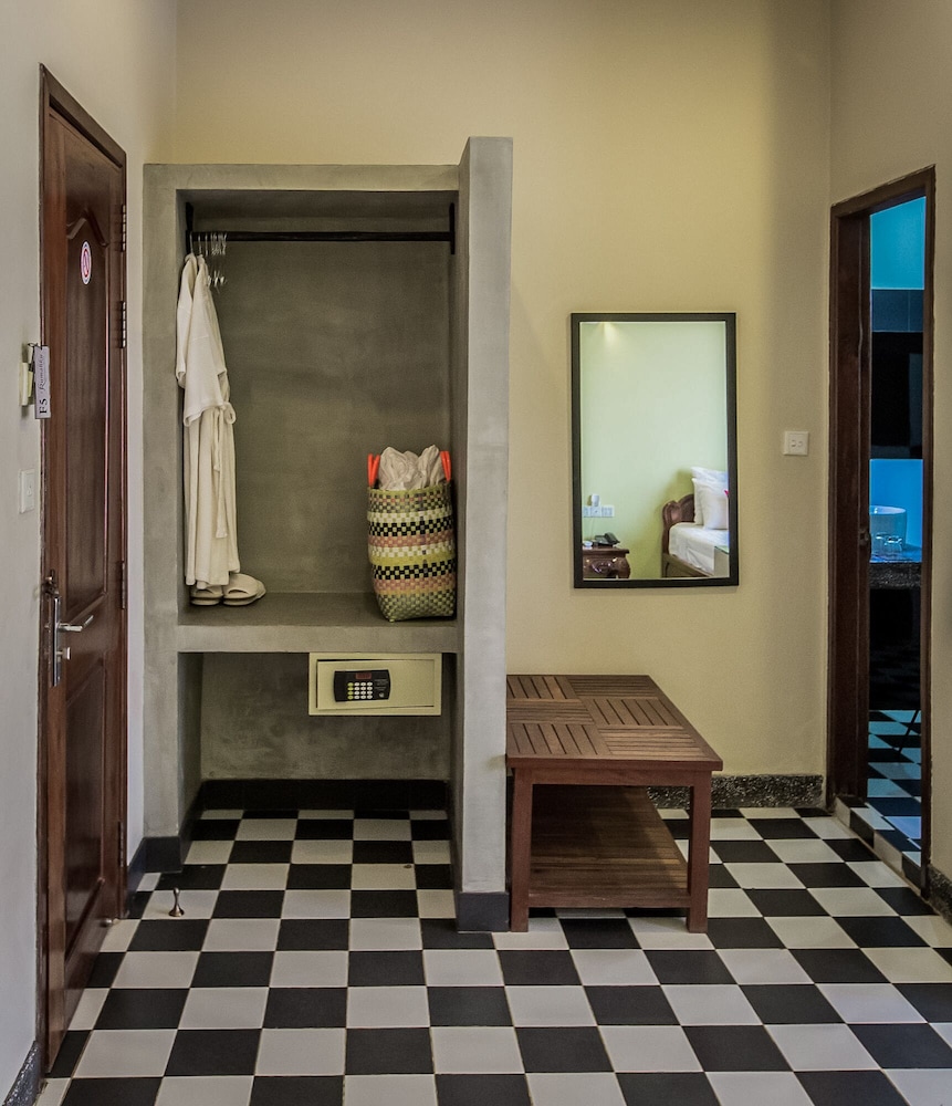 Baby Elephant Boutique Hotel 45/69